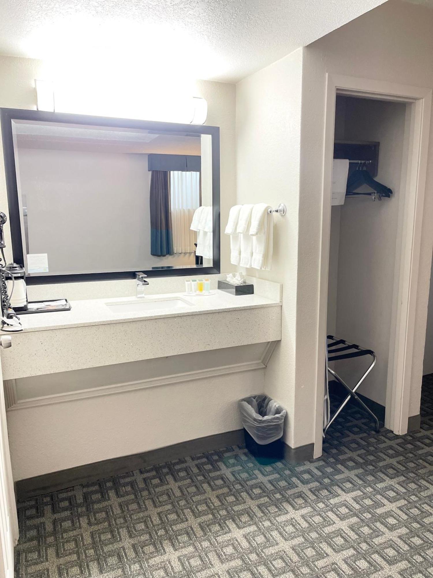 Days Inn & Suites By Wyndham ספוקיין מראה חיצוני תמונה